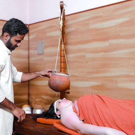 Ganesh Ayurveda Holiday Home Bed And Breakfast Kovalam Bagian luar foto