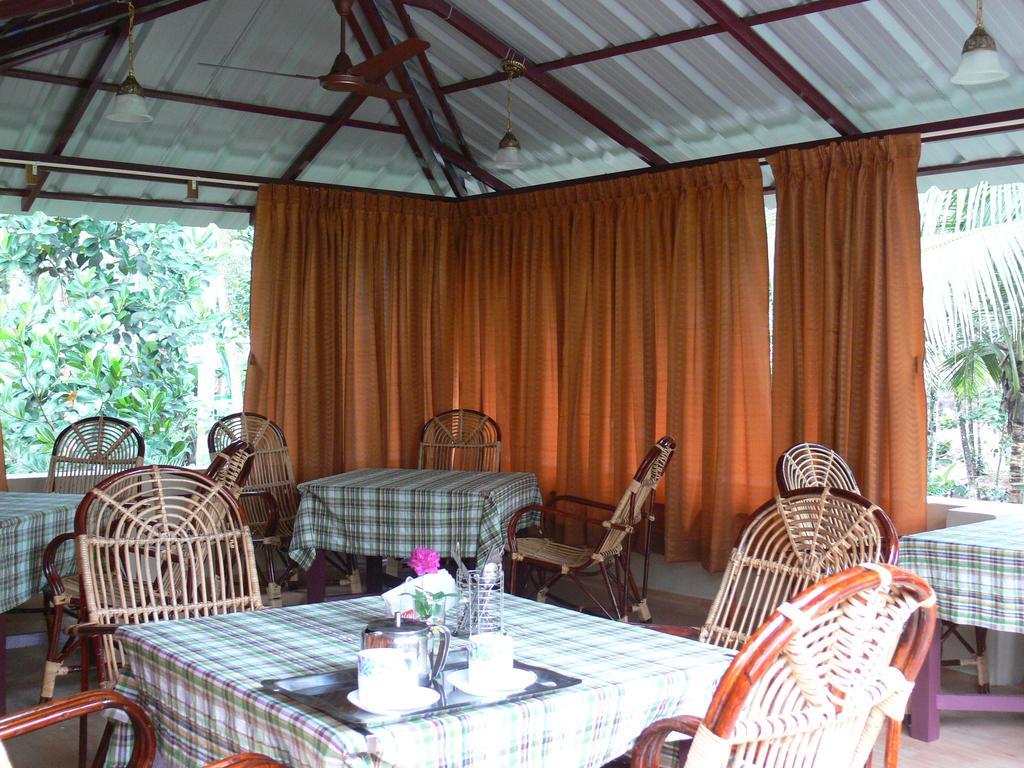 Ganesh Ayurveda Holiday Home Bed And Breakfast Kovalam Bagian luar foto